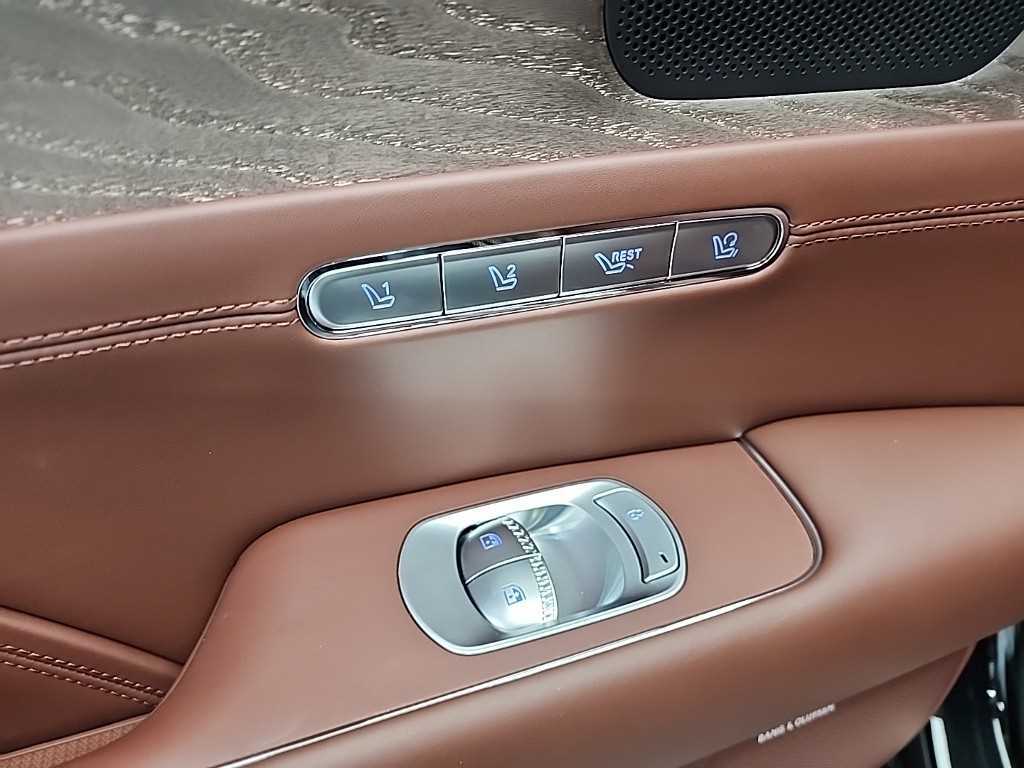 Genesis G90 — photo 14