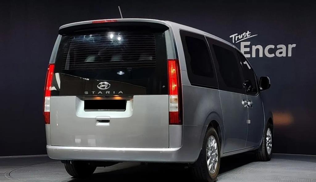 Hyundai Staria — photo 02