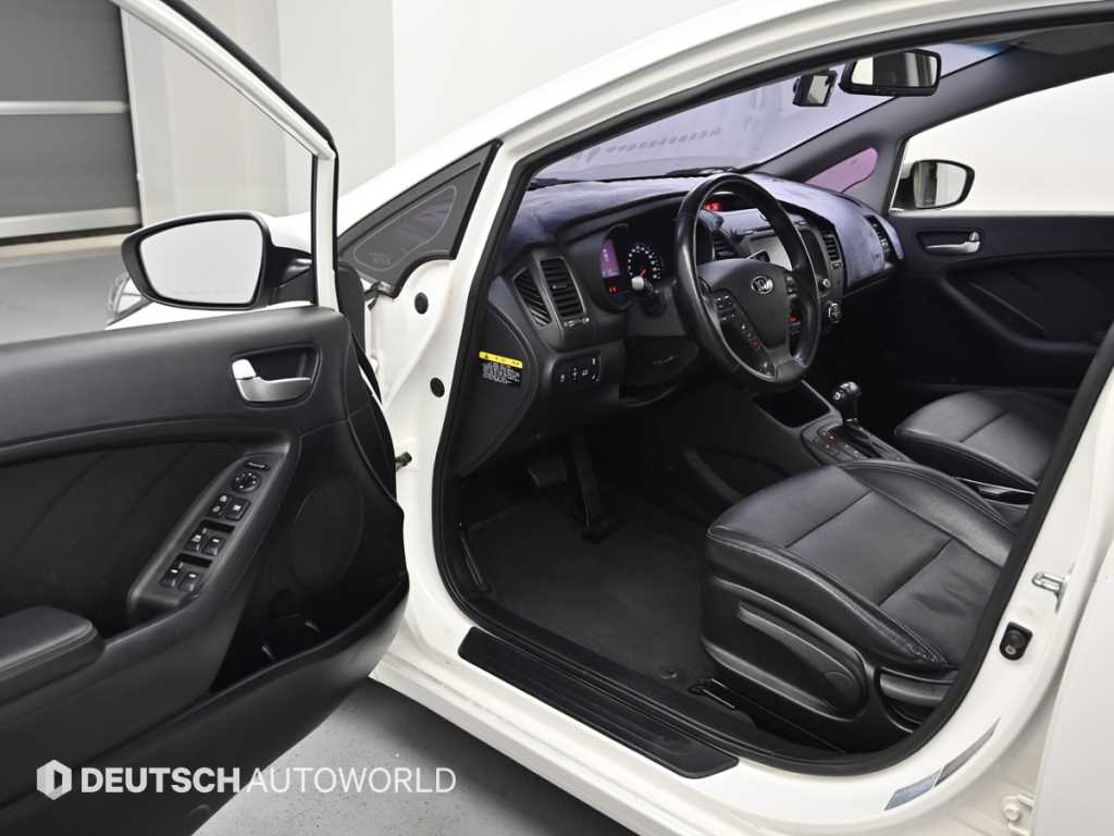 Kia K3 — photo 11