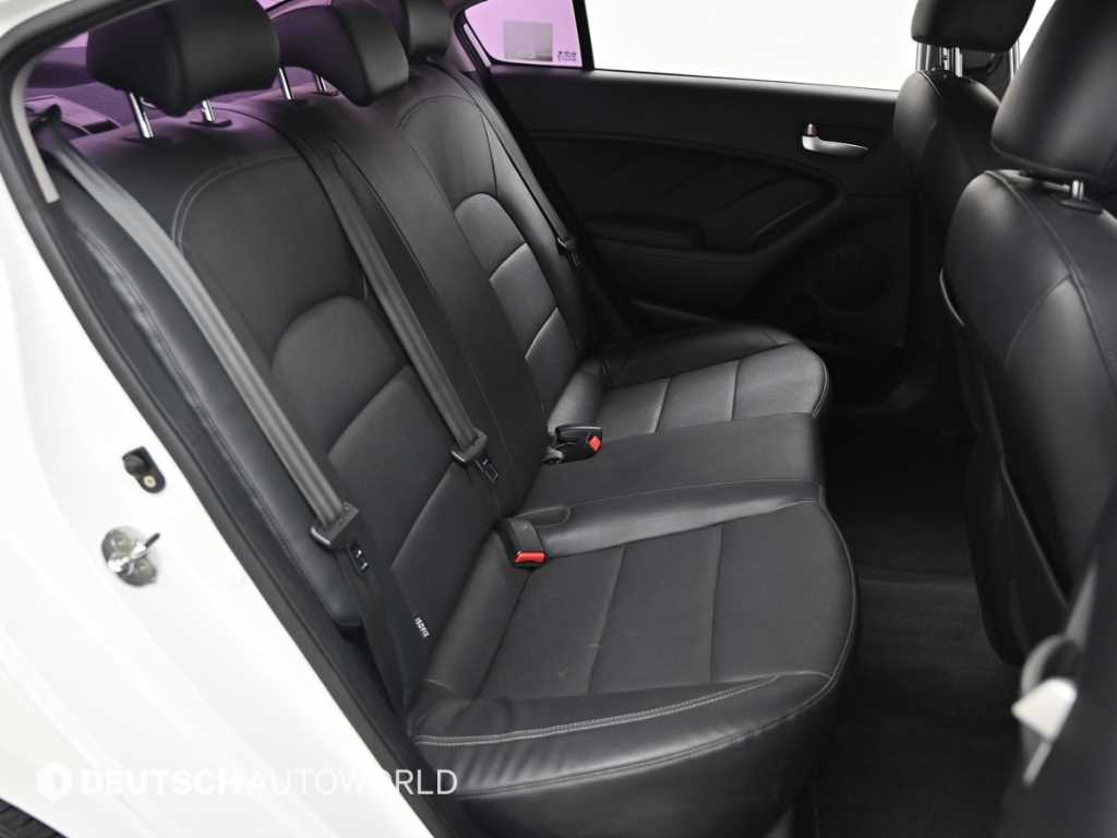 Kia K3 — photo 12