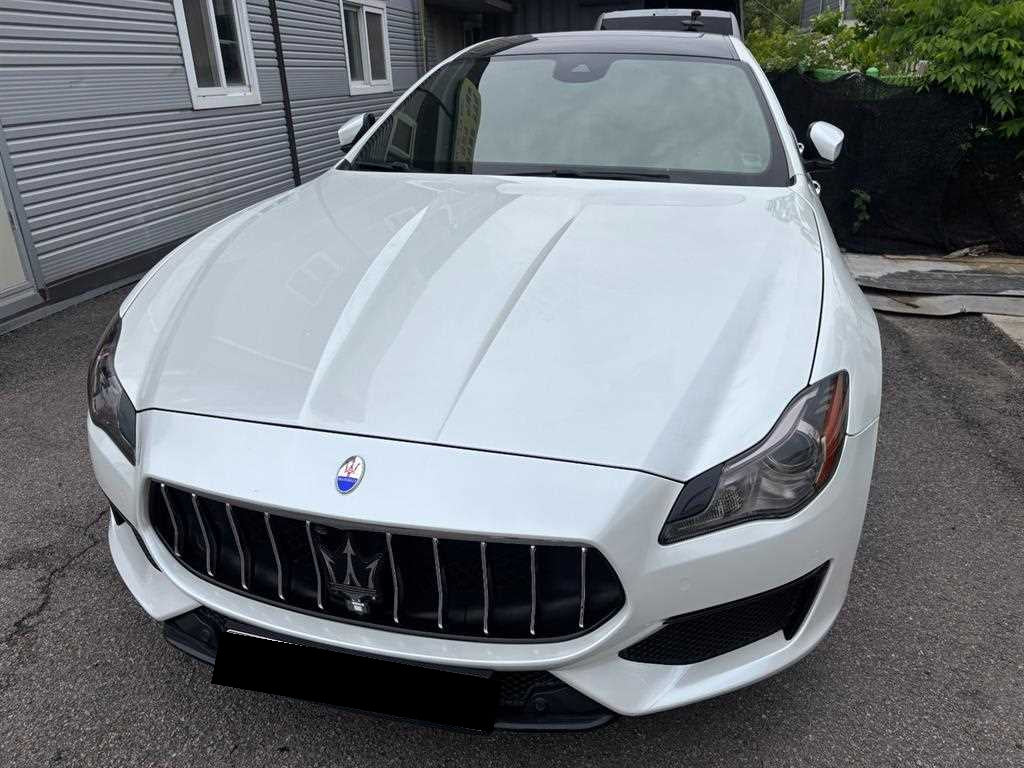 Maserati Quattroporte — photo 01