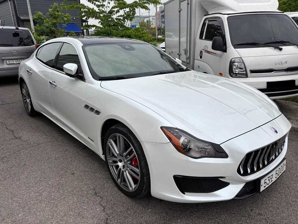 Maserati Quattroporte — photo 02