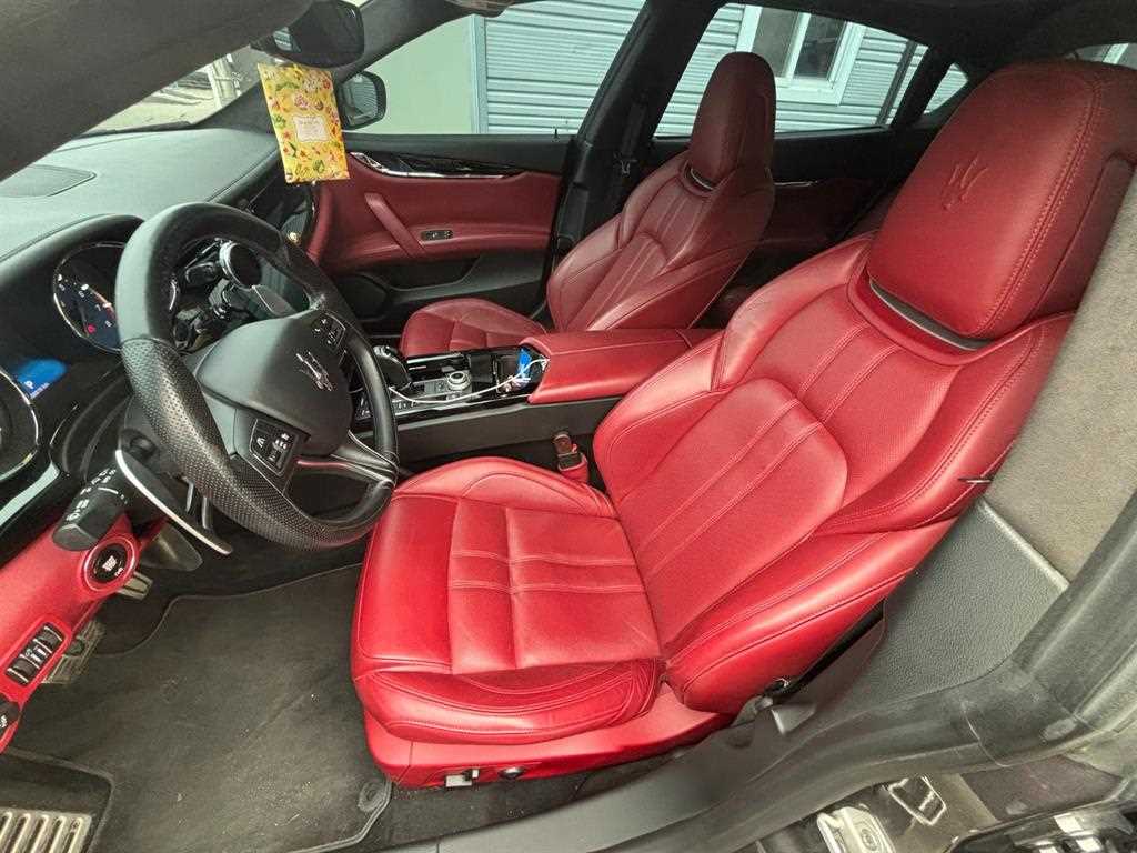 Maserati Quattroporte — photo 07