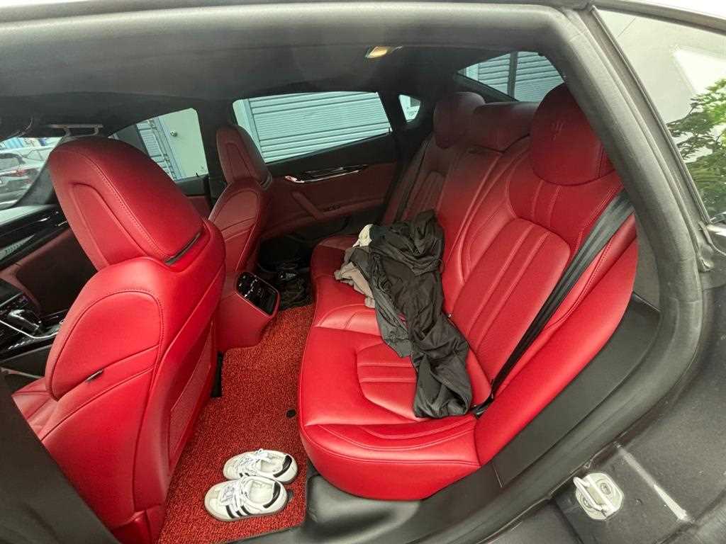Maserati Quattroporte — photo 08