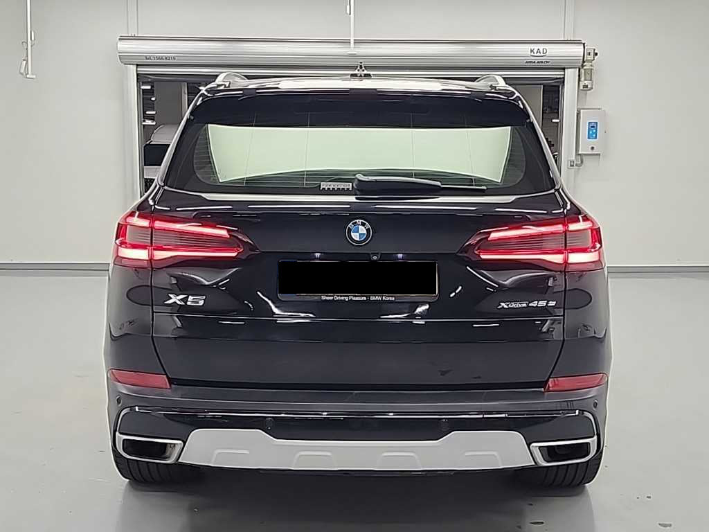 BMW X5 — photo 02