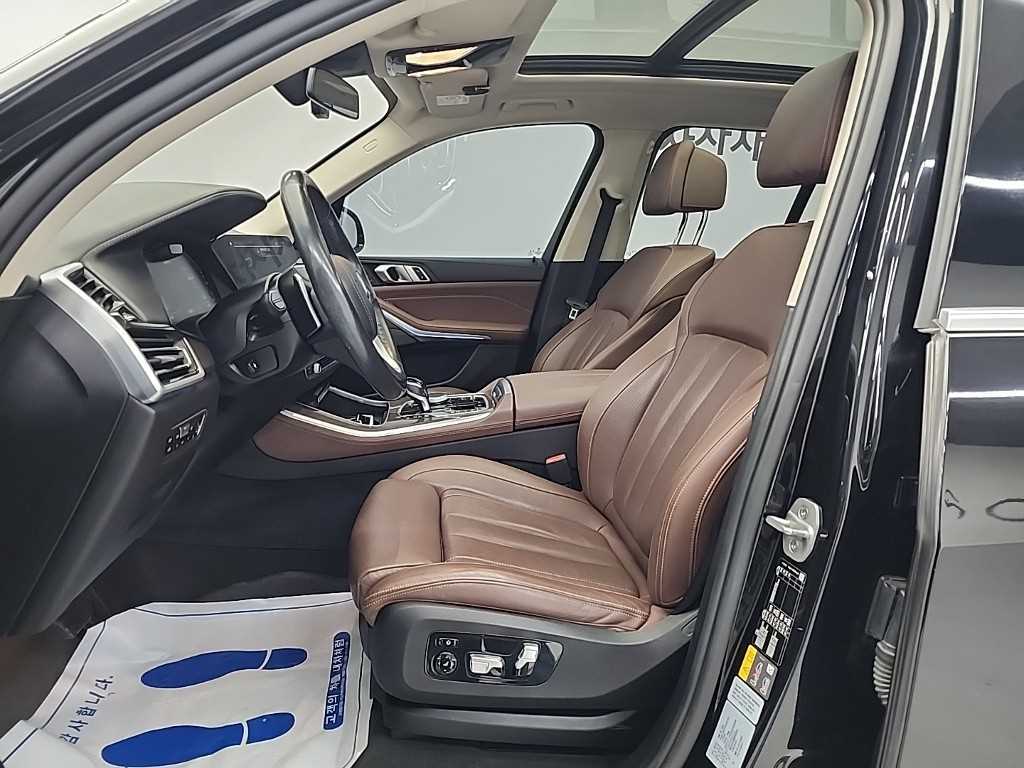 BMW X5 — photo 11