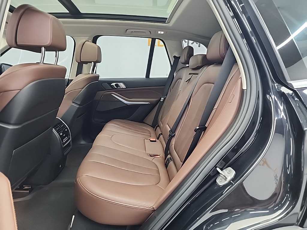 BMW X5 — photo 12