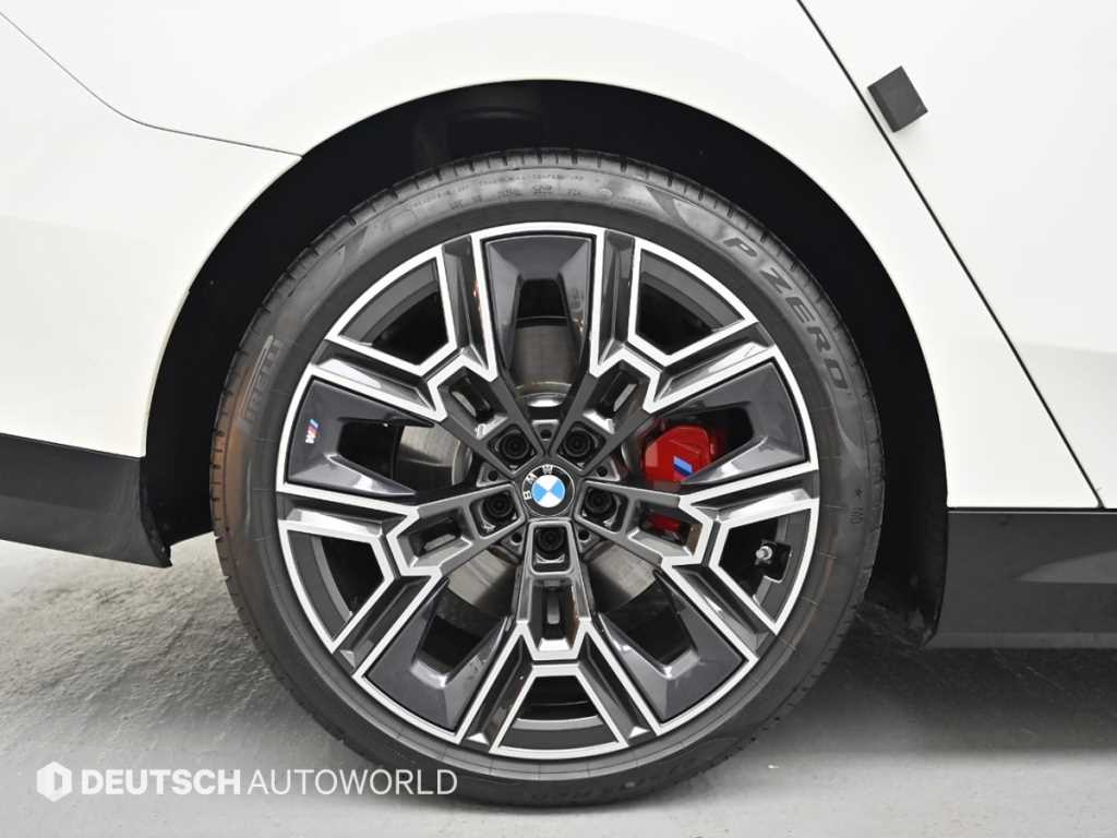 BMW 5-Series — photo 05