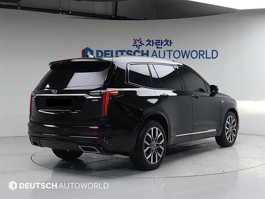 Cadillac XT6 — photo 02