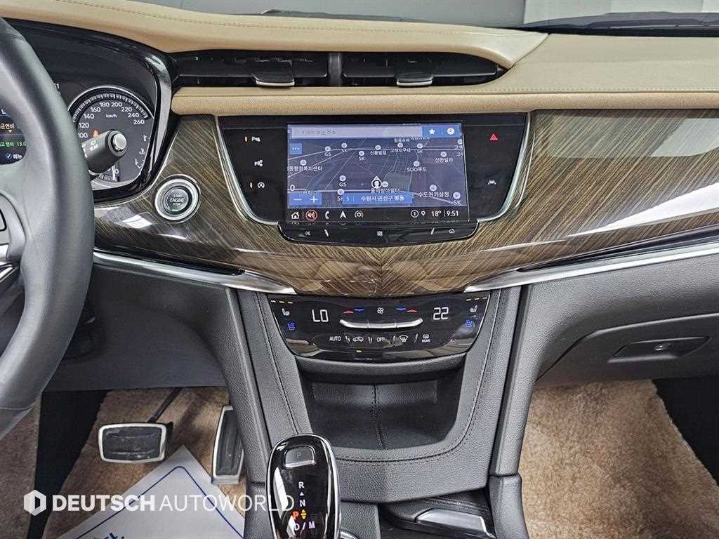 Cadillac XT6 — photo 14