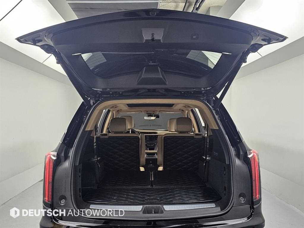 Cadillac XT6 — photo 19