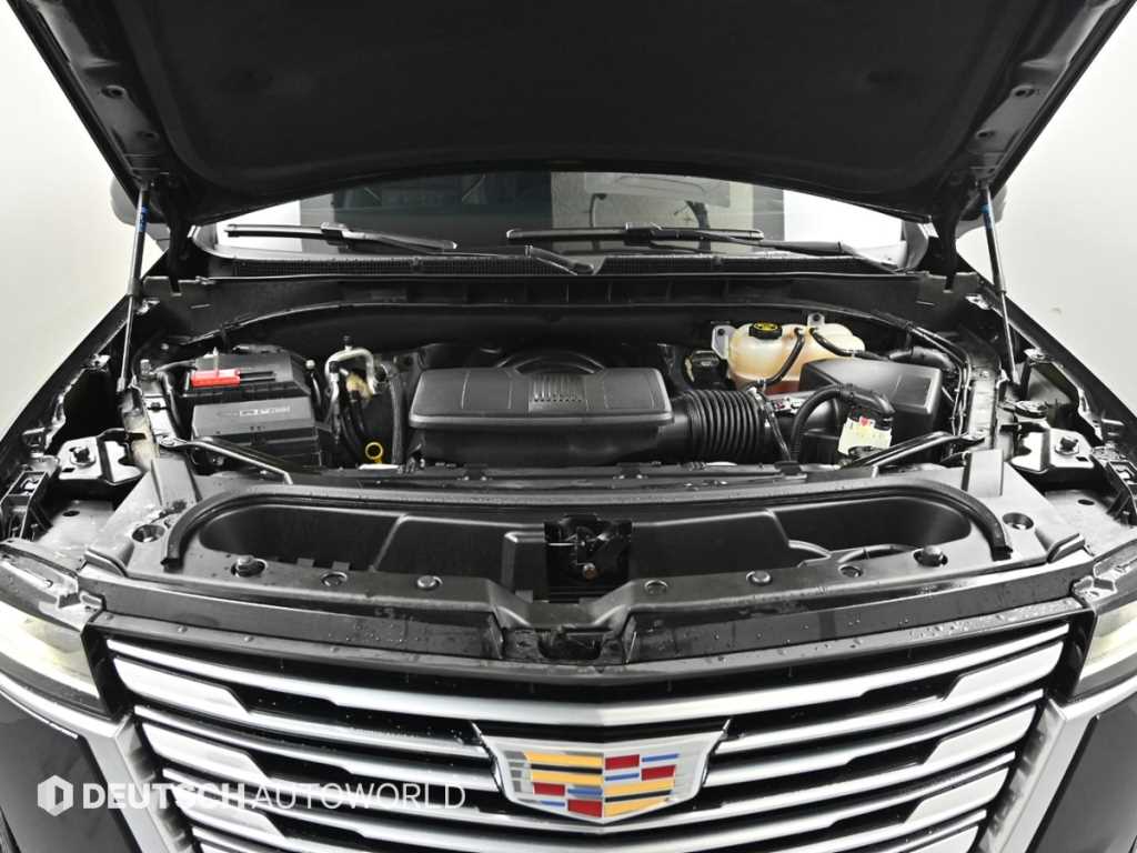 Cadillac Escalade — photo 06