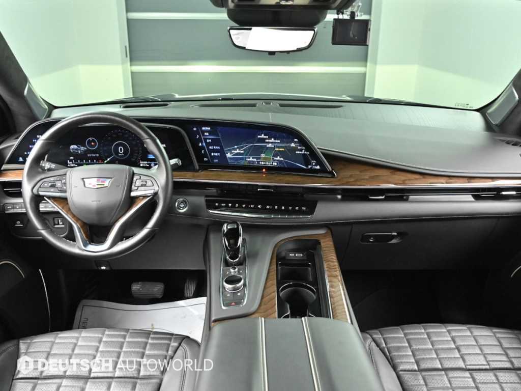 Cadillac Escalade — photo 07