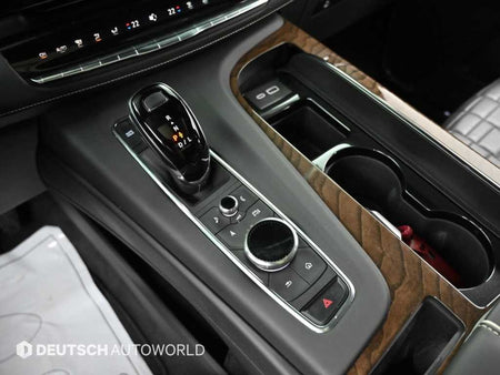 Cadillac Escalade — photo 09