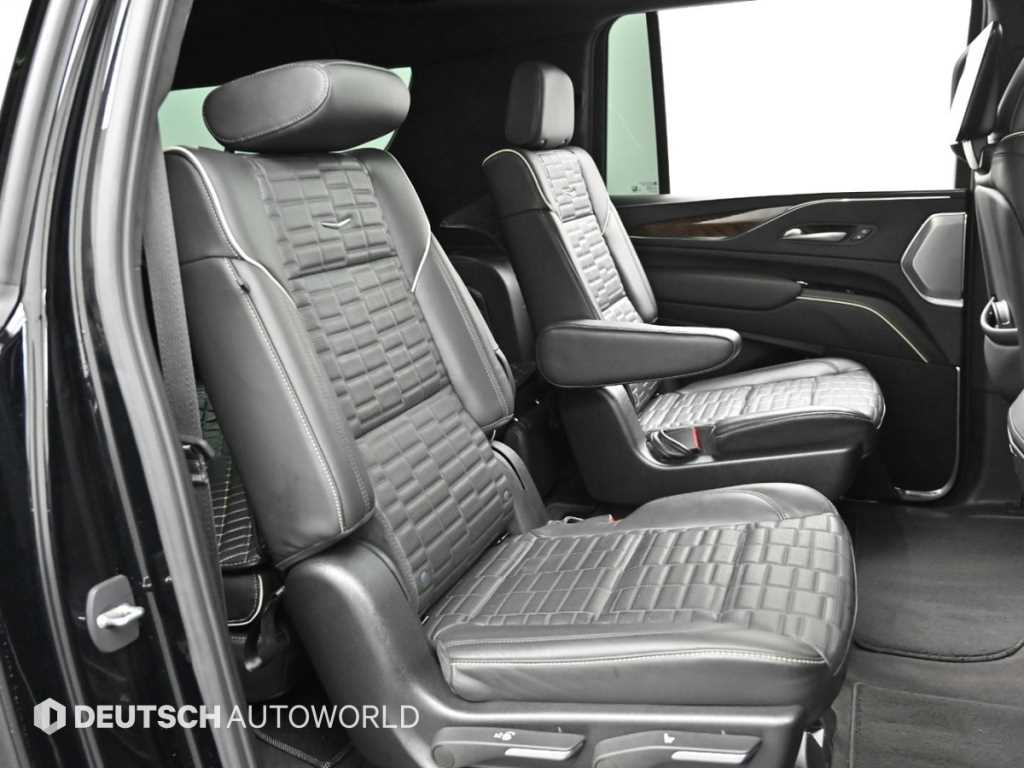 Cadillac Escalade — photo 12