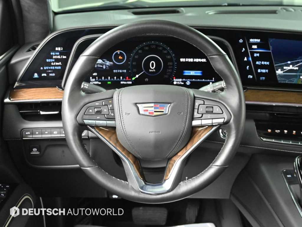 Cadillac Escalade — photo 13