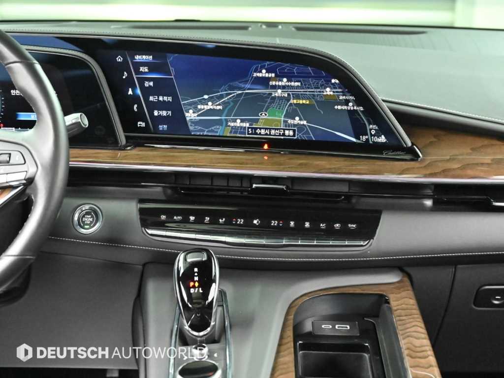 Cadillac Escalade — photo 14