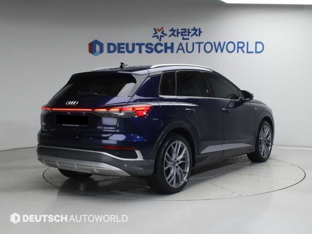 Audi Q4 e-tron — photo 02