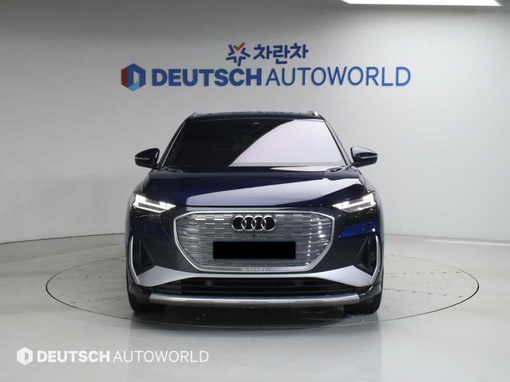 Audi Q4 e-tron — photo 03