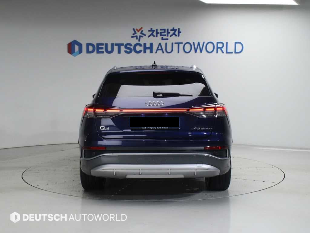 Audi Q4 e-tron — photo 04
