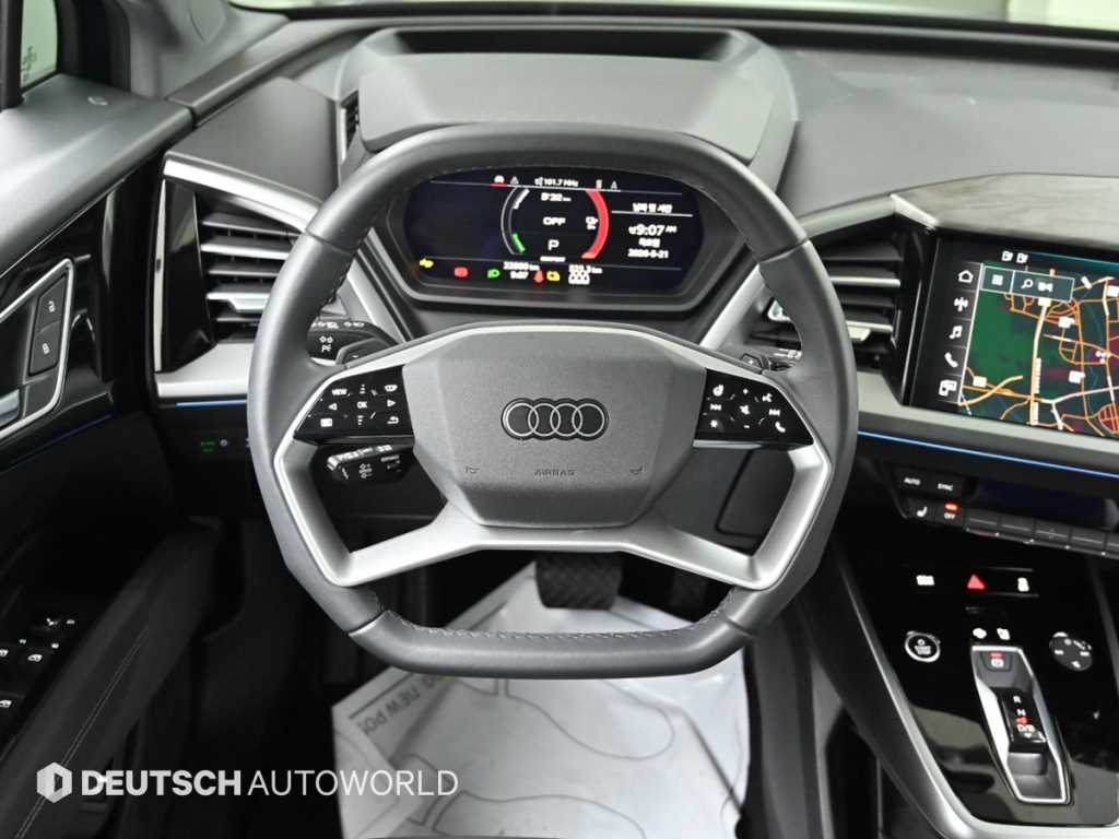 Audi Q4 e-tron — photo 13
