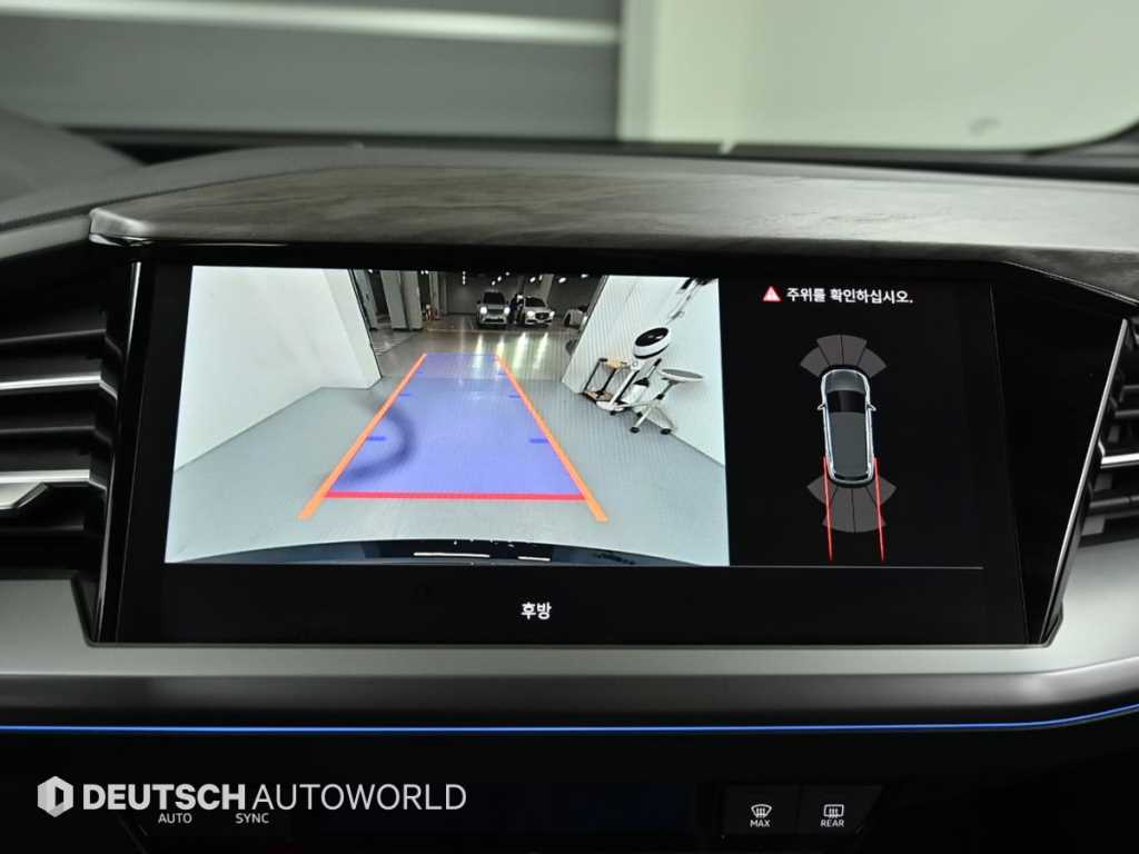 Audi Q4 e-tron — photo 15