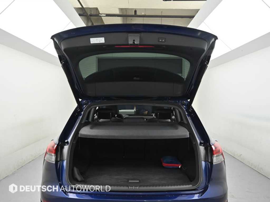 Audi Q4 e-tron — photo 19