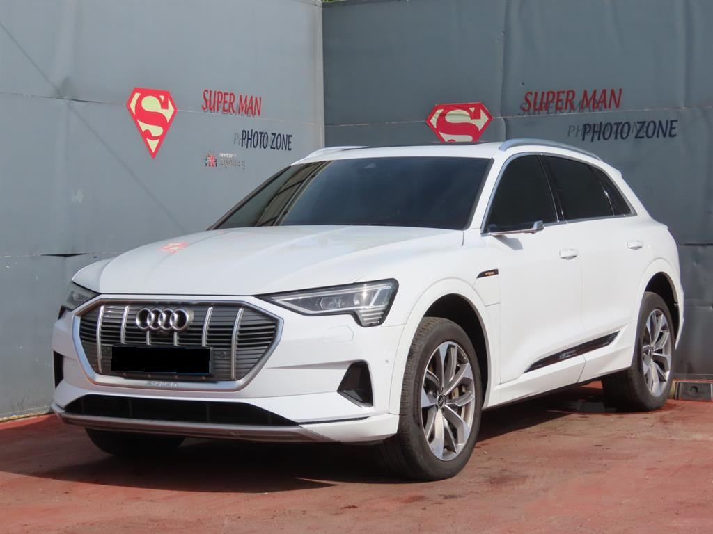 Audi e-tron — photo 01