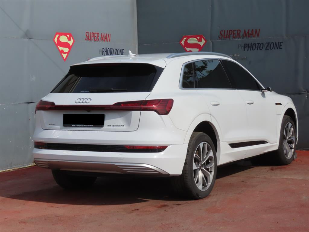 Audi e-tron — photo 03