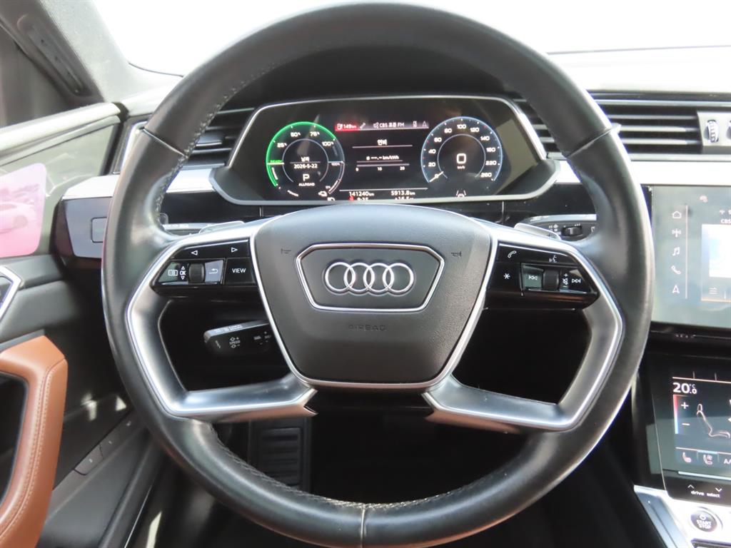 Audi e-tron — photo 11