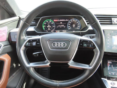Audi e-tron — photo 11