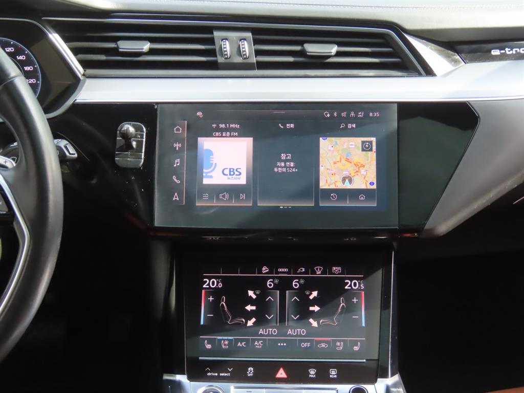 Audi e-tron — photo 12