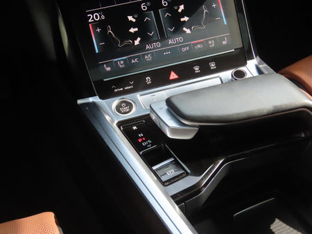 Audi e-tron — photo 13
