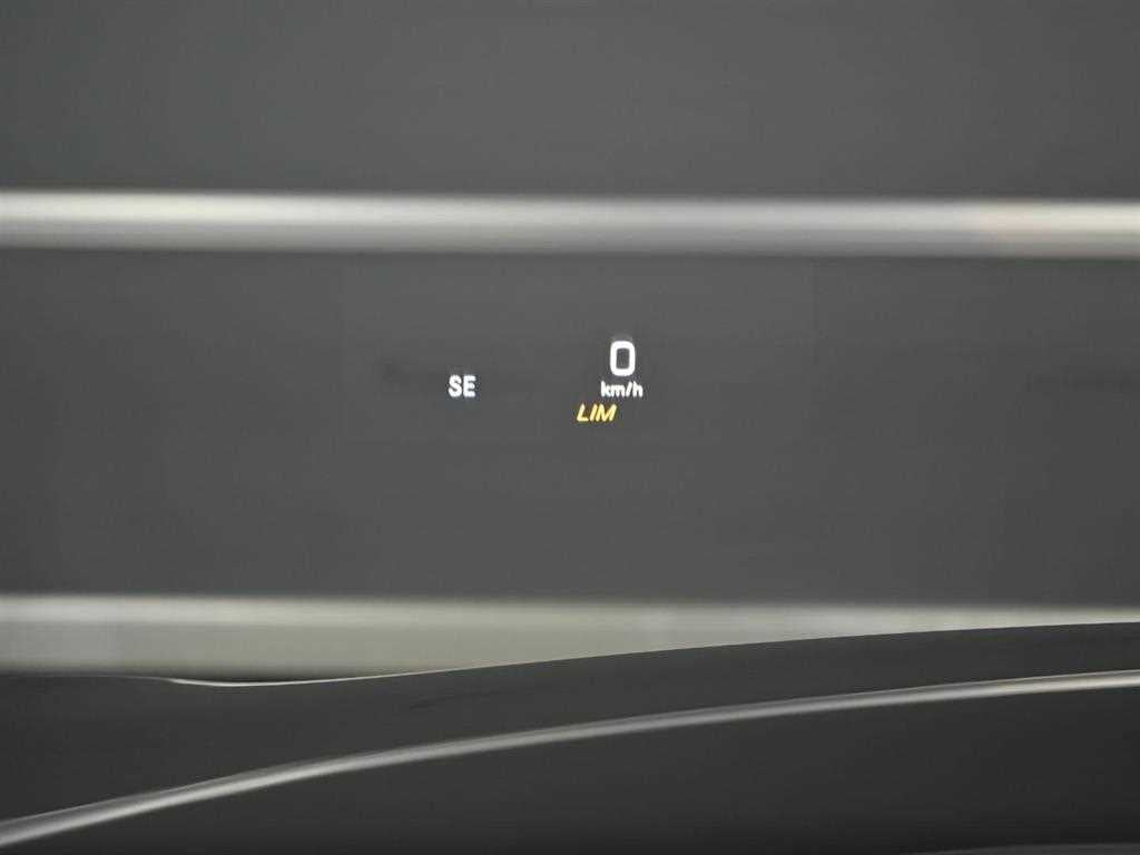Mercedes-Benz S-Class — photo 16