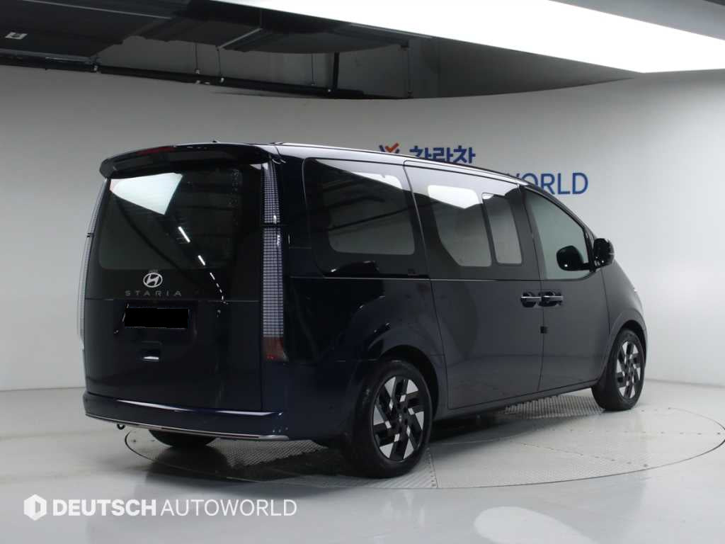 Hyundai Staria — photo 02