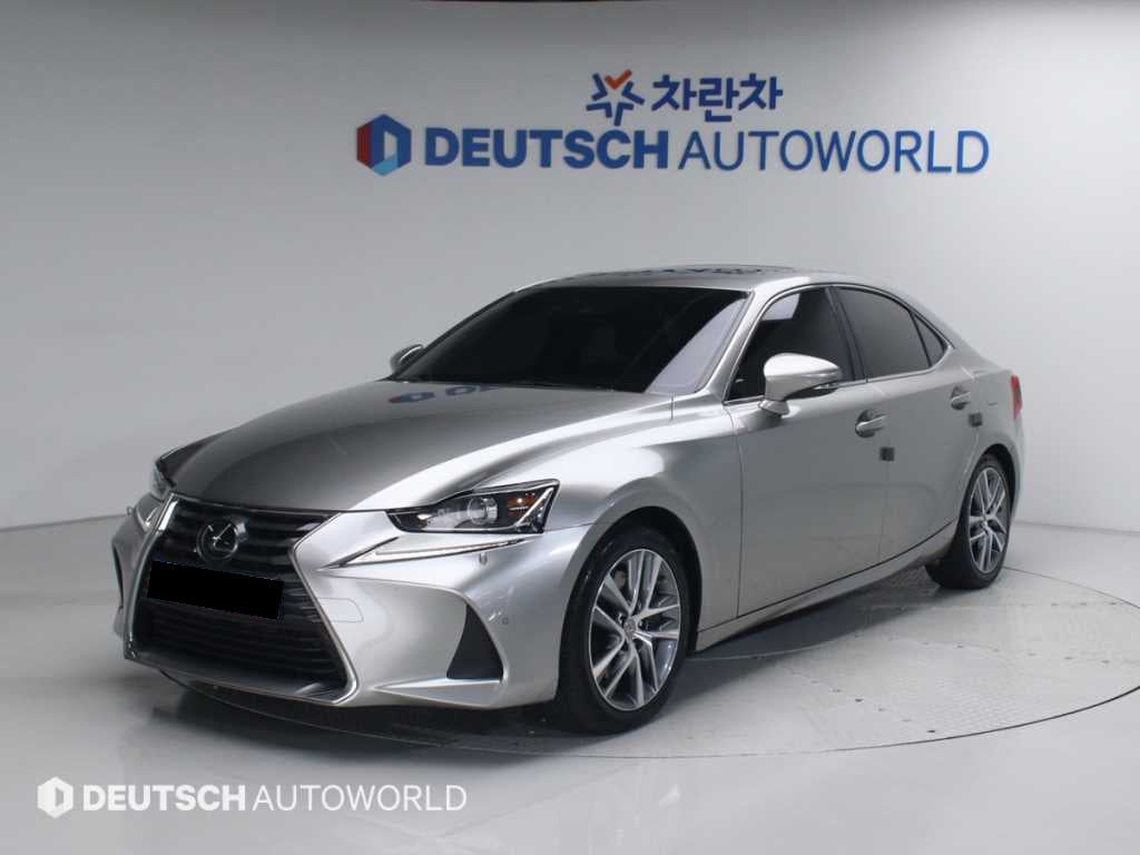 Lexus IS — photo 01