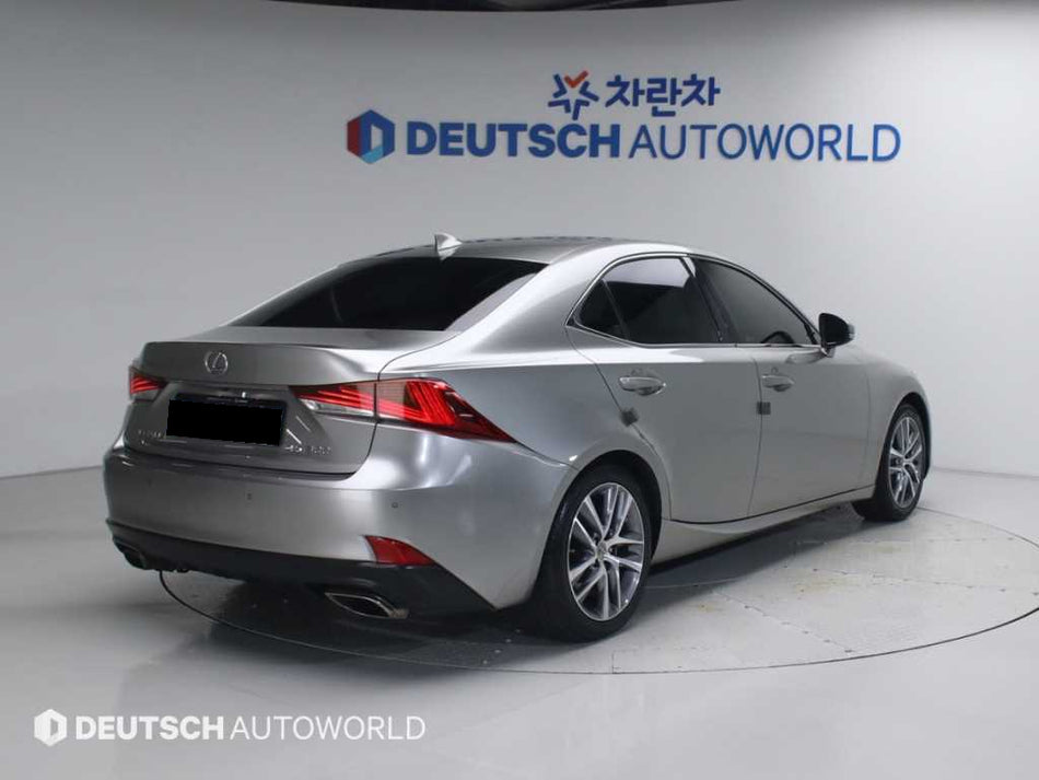 Lexus IS — photo 02