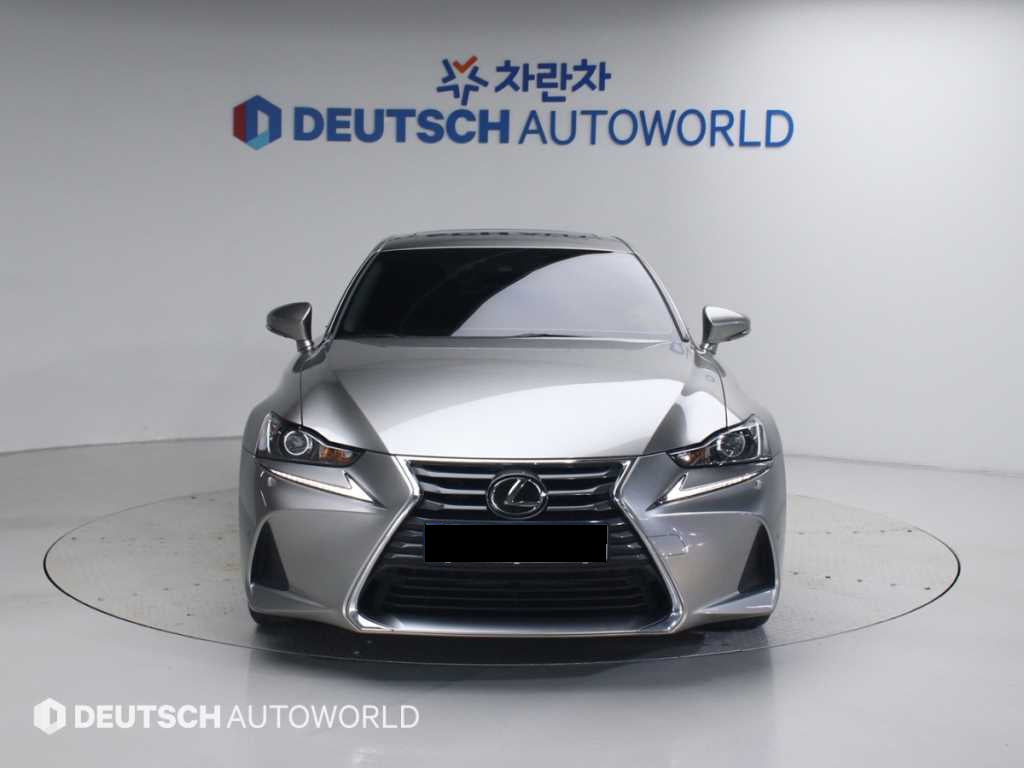 Lexus IS — photo 03