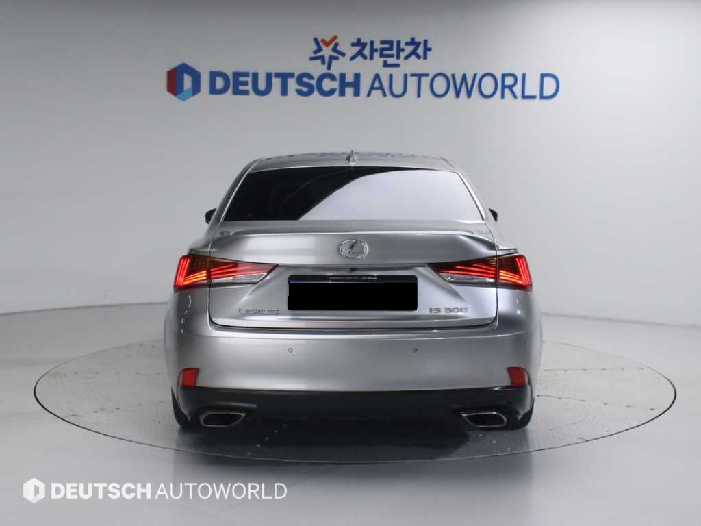 Lexus IS — photo 04