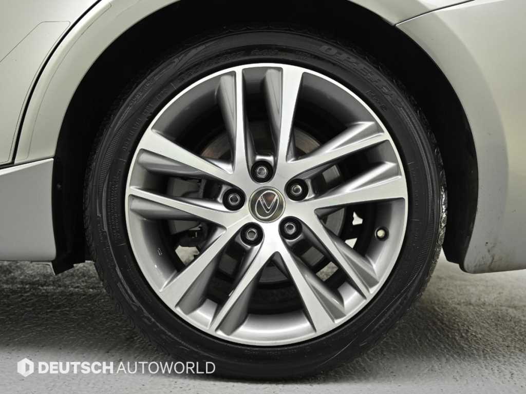 Lexus IS — photo 05