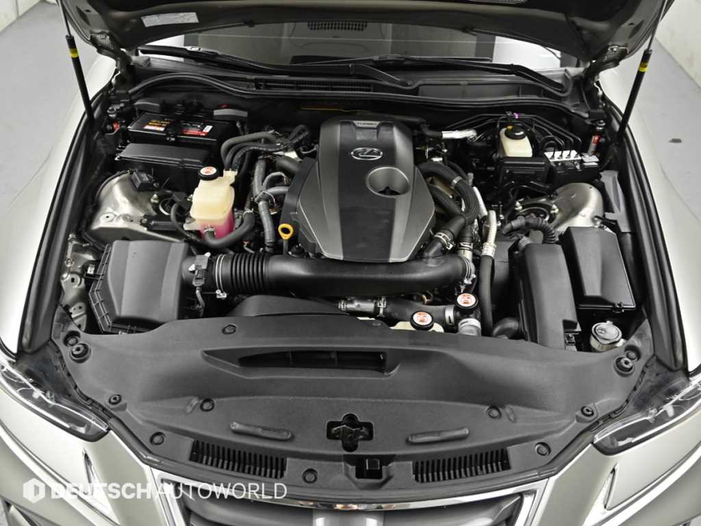 Lexus IS — photo 06