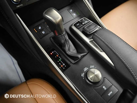 Lexus IS — photo 09
