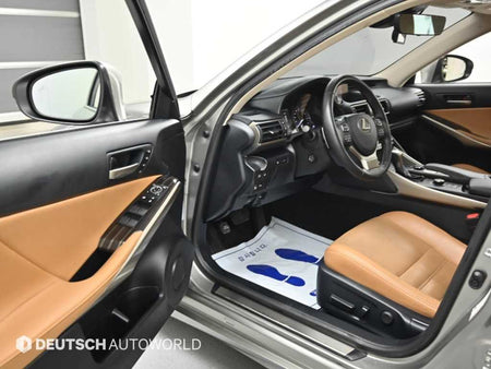 Lexus IS — photo 11
