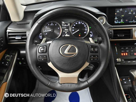 Lexus IS — photo 13