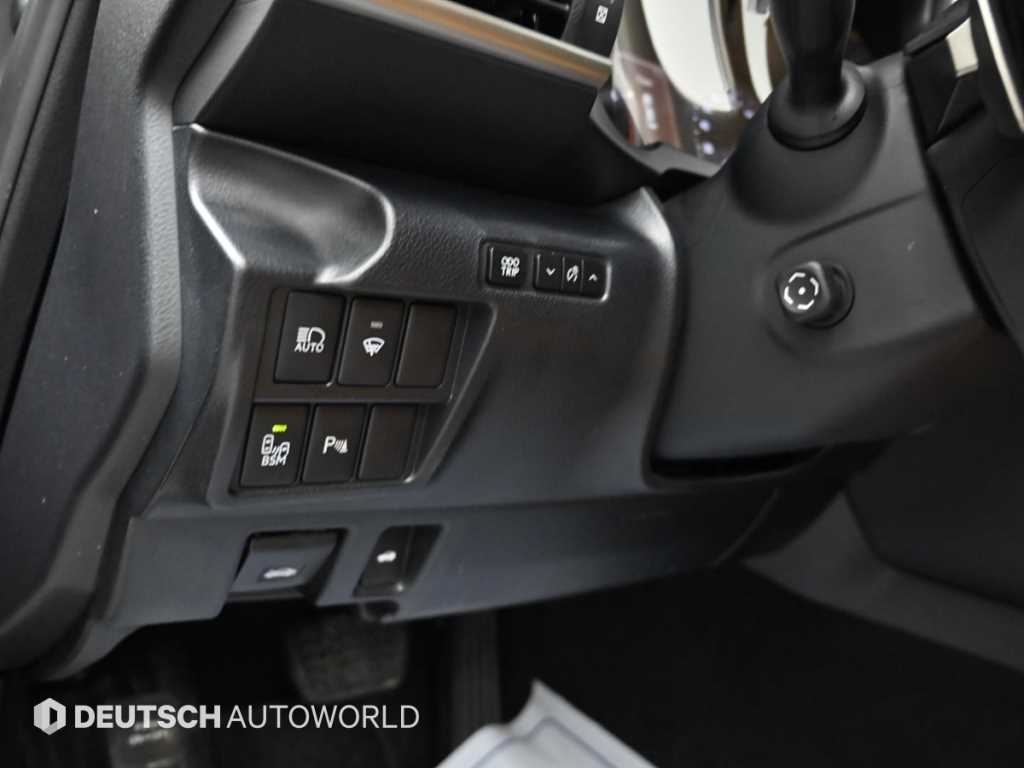 Lexus IS — photo 16