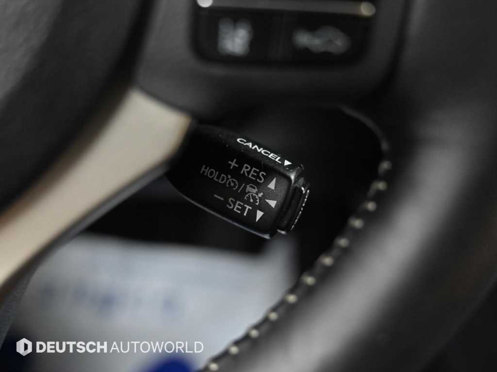 Lexus IS — photo 17