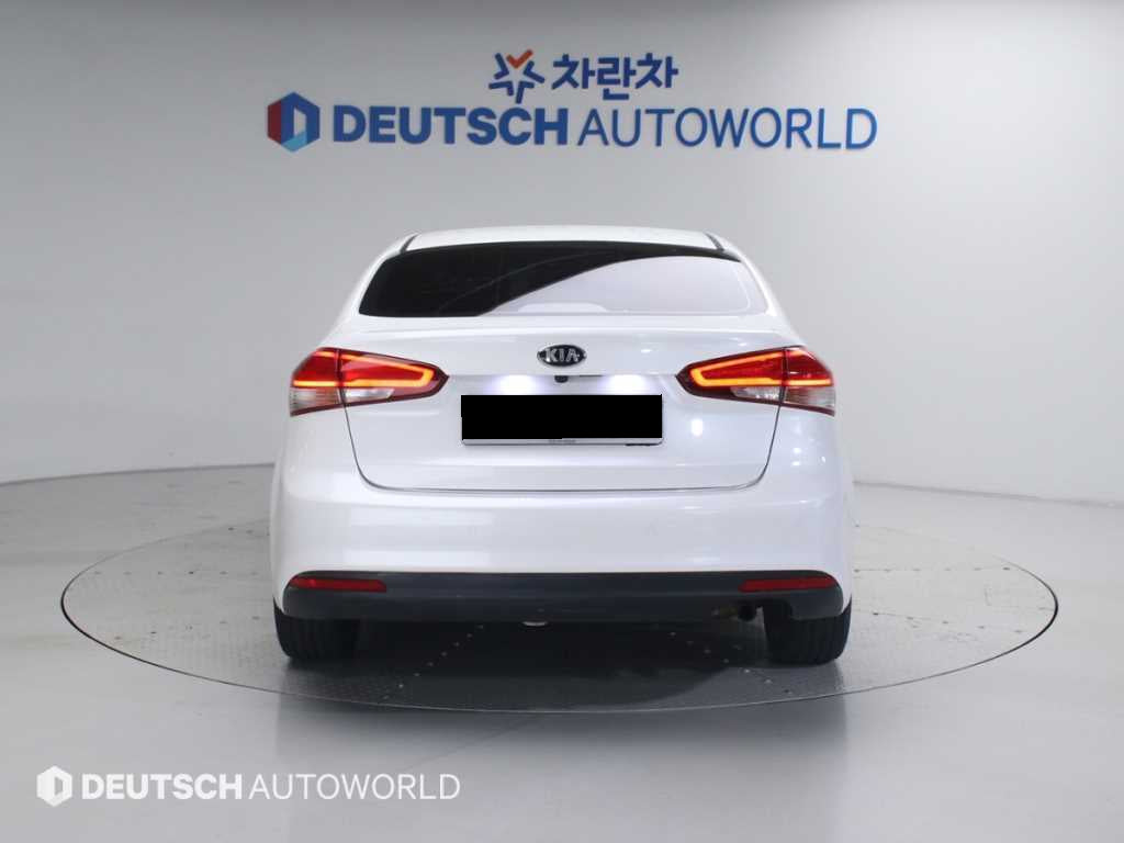 Kia K3 — photo 04