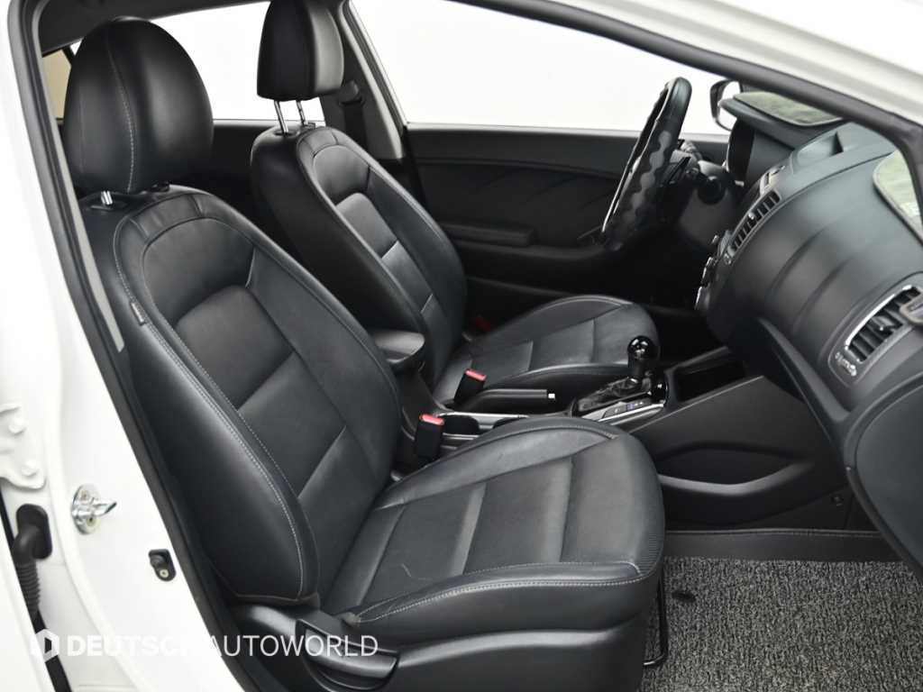 Kia K3 — photo 11