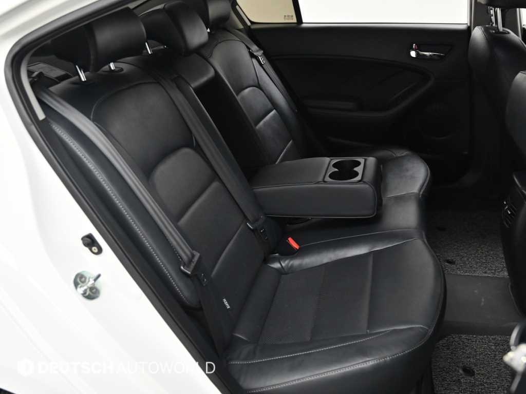Kia K3 — photo 12