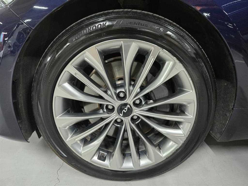 Kia K9 — photo 19